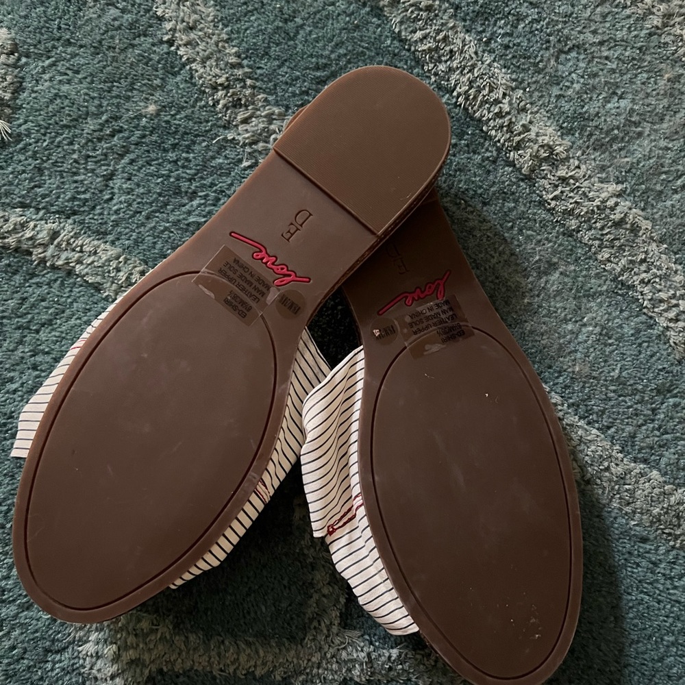 Sandals - Picture 2 of 2